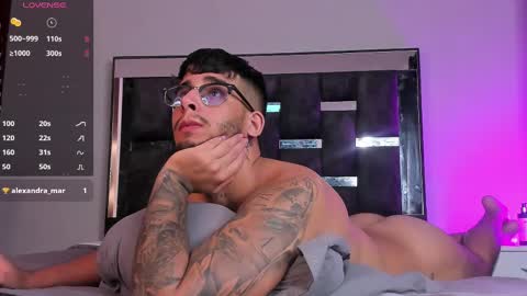   INDEPENDENT MODEL online show from February 19, 6:11 am