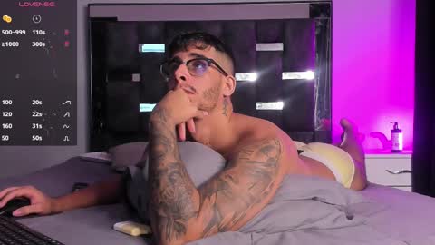   INDEPENDENT MODEL online show from February 24, 4:05 am