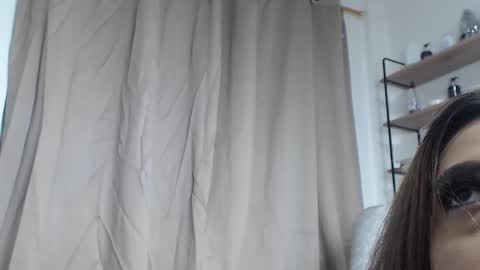 Snapshot of cammii_osoriioo chatting on December 2, 6:20 am Cammi osoriioo online show from December 2, 6:20 am