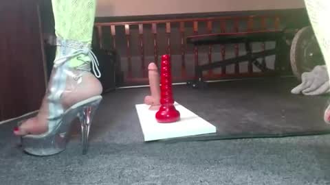 camotegrueso13 online show from December 3, 9:40 am