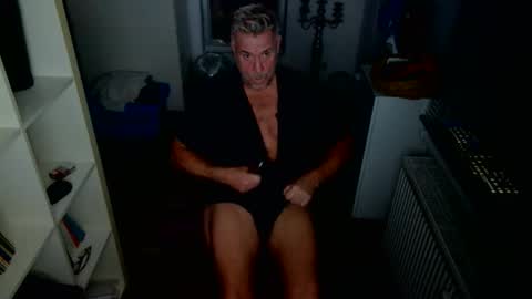 camunication online show from November 17, 10:15 pm