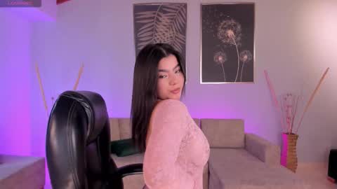 Snapshot of candaserussell chatting on October 19, 12:17 pm Candanse R online show from October 19, 12:17 pm