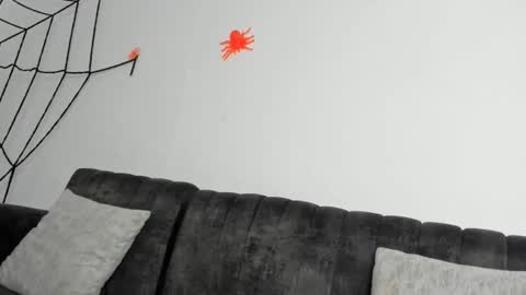 Dayan Camila online show from October 18, 8:15 am