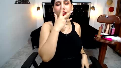 Snapshot of candy_hairy chatting on March 9, 3:32 am candy online show from March 9, 3:32 am