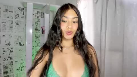 Snapshot of candy_hes chatting on December 22, 8:25 pm Nickol online show from December 22, 8:25 pm