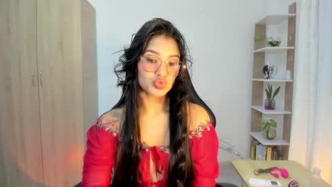 Snapshot of candy_hes chatting on November 6, 9:37 pm Nickol online show from November 6, 9:37 pm