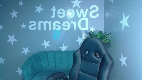 Snapshot of candy_kush_a chatting on November 6, 8:54 pm candy_kush_a online show from November 6, 8:54 pm