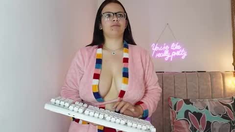 candy sweet17 online show from December 19, 4:30 am