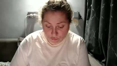 Laura online show from February 6, 11:58 pm