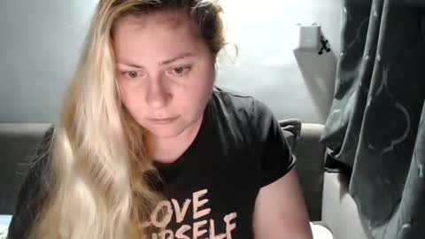 Laura online show from February 19, 4:44 pm