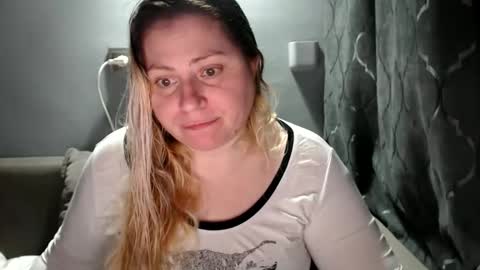 Laura online show from November 1, 8:11 pm