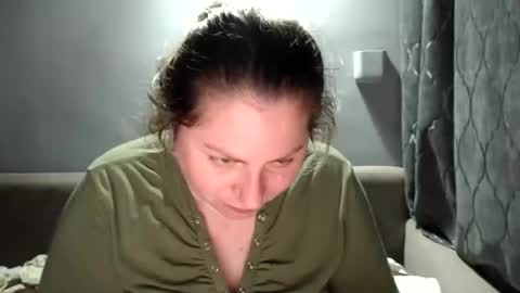 Laura online show from November 11, 6:30 pm