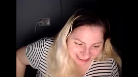 Laura online show from November 28, 1:14 pm