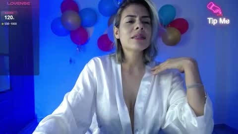 Snapshot of candydowson1 chatting on December 17, 10:22 pm Candy Dowson online show from December 17, 10:22 pm