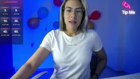 Snapshot of candydowson1 chatting on December 24, 10:44 am Candy Dowson online show from December 24, 10:44 am