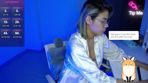 Snapshot of candydowson1 chatting on January 8, 10:15 am Candy Dowson online show from January 8, 10:15 am