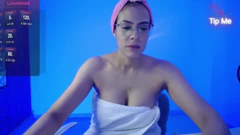 Snapshot of candydowson1 chatting on January 16, 9:51 pm Candy Dowson online show from January 16, 9:51 pm