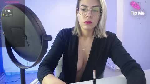 Snapshot of candydowson1 chatting on February 2, 3:07 pm Candy Dowson online show from February 2, 3:07 pm