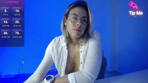 Snapshot of candydowson1 chatting on February 7, 11:12 am Candy Dowson online show from February 7, 11:12 am