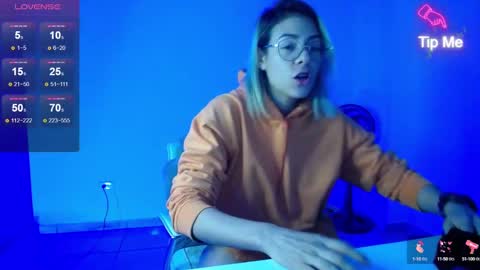 Snapshot of candydowson1 chatting on February 19, 8:44 am Candy Dowson online show from February 19, 8:44 am