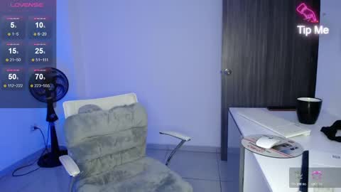 Snapshot of candydowson1 chatting on February 19, 11:49 am Candy Dowson online show from February 19, 11:49 am