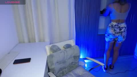 Snapshot of candydowson1 chatting on March 3, 10:38 am Candy Dowson online show from March 3, 10:38 am