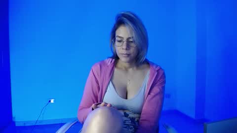 Snapshot of candydowson1 chatting on September 23, 10:40 am Candy Dowson online show from September 23, 10:40 am