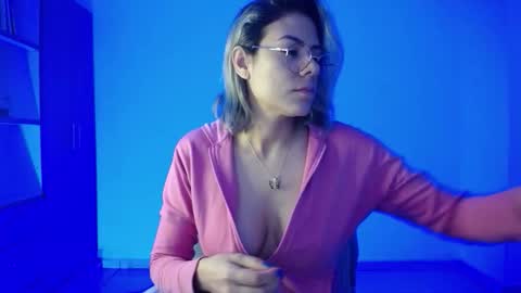 Snapshot of candydowson1 chatting on October 31, 10:38 am Candy Dowson online show from October 31, 10:38 am