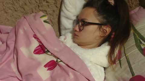 say meow and send tip  online show from December 10, 6:01 am