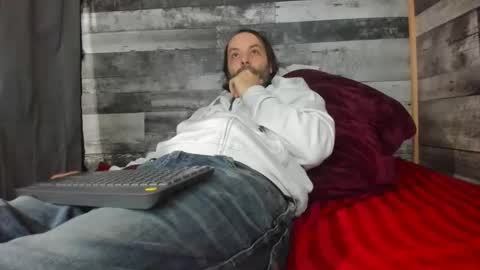 canuk1983 online show from February 1, 9:29 pm