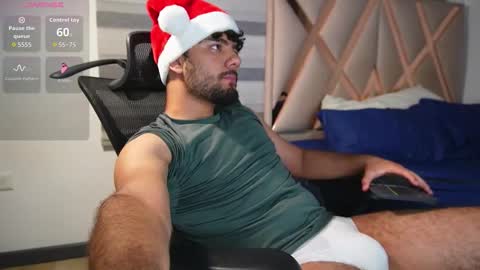 Snapshot of caprywilliams chatting on December 15, 10:47 pm caprywilliams online show from December 15, 10:47 pm