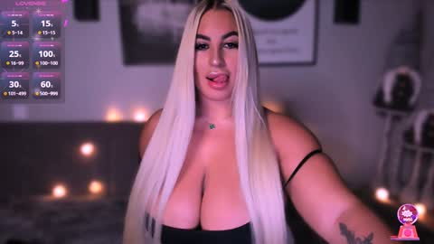 Snapshot of cara__harris chatting on January 2, 6:12 pm . . online show from January 2, 6:12 pm