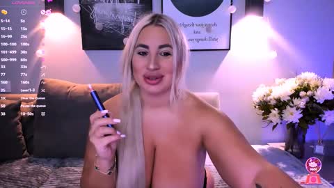 Snapshot of cara__harris chatting on February 11, 8:15 am . . online show from February 11, 8:15 am