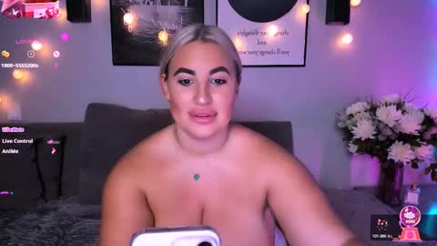 Snapshot of cara__harris chatting on February 13, 10:22 pm . . online show from February 13, 10:22 pm