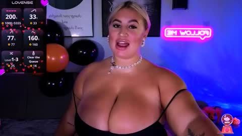 Snapshot of cara__harris chatting on October 28, 11:47 am . . online show from October 28, 11:47 am