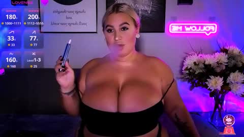 Snapshot of cara__harris chatting on November 3, 6:31 pm . . online show from November 3, 6:31 pm