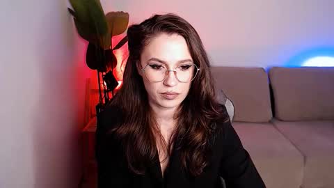 Mary online show from November 20, 4:40 pm