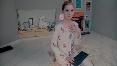 NONA    follow online show from September 15, 4:45 am