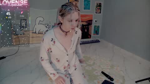 NONA    follow online show from September 16, 5:08 am