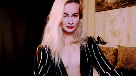 Carin online show from November 10, 7:02 pm