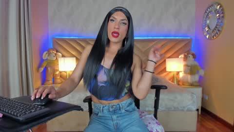 Snapshot of carla_santini chatting on December 28, 7:01 pm Carla Santini online show from December 28, 7:01 pm