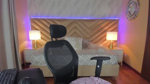 Snapshot of carla_santini chatting on January 13, 10:45 pm Carla Santini online show from January 13, 10:45 pm