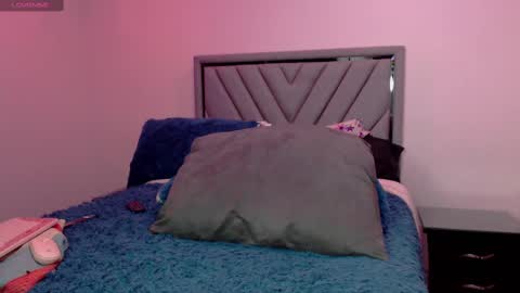 Snapshot of carla_santini chatting on February 13, 4:00 am Carla Santini online show from February 13, 4:00 am