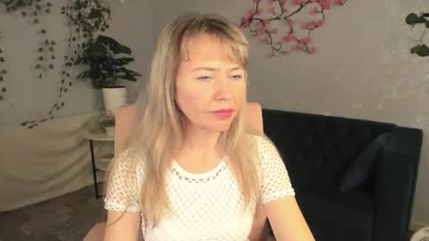 Carla Vogue online show from November 15, 5:49 am