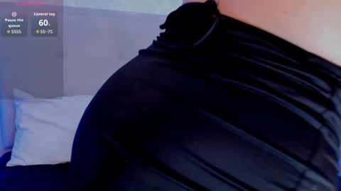 Snapshot of carlaguzman_ chatting on October 6, 2:14 pm Carla online show from October 6, 2:14 pm