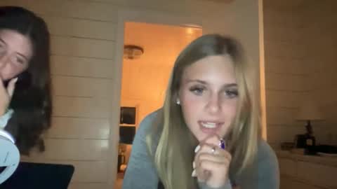 Snapshot of carlybora chatting on November 11, 2:22 am Carly Bora online show from November 11, 2:22 am