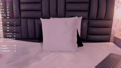 Snapshot of caro_martinezz chatting on January 3, 7:38 am online show from January 3, 7:38 am