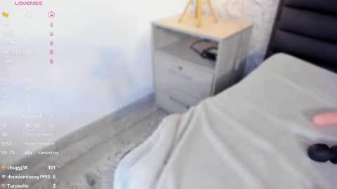 Snapshot of caro_martinezz chatting on March 1, 7:41 am online show from March 1, 7:41 am