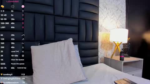 Snapshot of caro_martinezz chatting on March 8, 7:49 am online show from March 8, 7:49 am