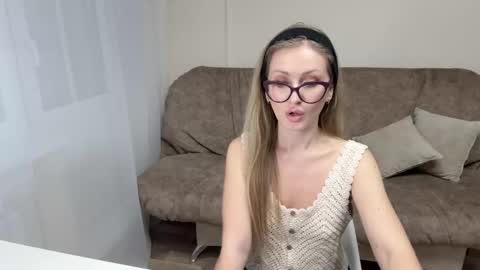 Snapshot of carolin_rogers chatting on November 17, 10:10 am Carolin online show from November 17, 10:10 am